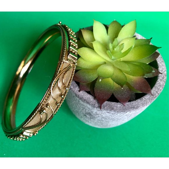 Gorgeous Vintage Goldtone Ornate Bangle Bracelet - Picture 1 of 4